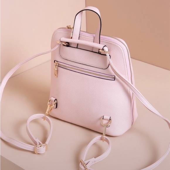 Travel in Chic Convertible Purse - Picture 3 of 8